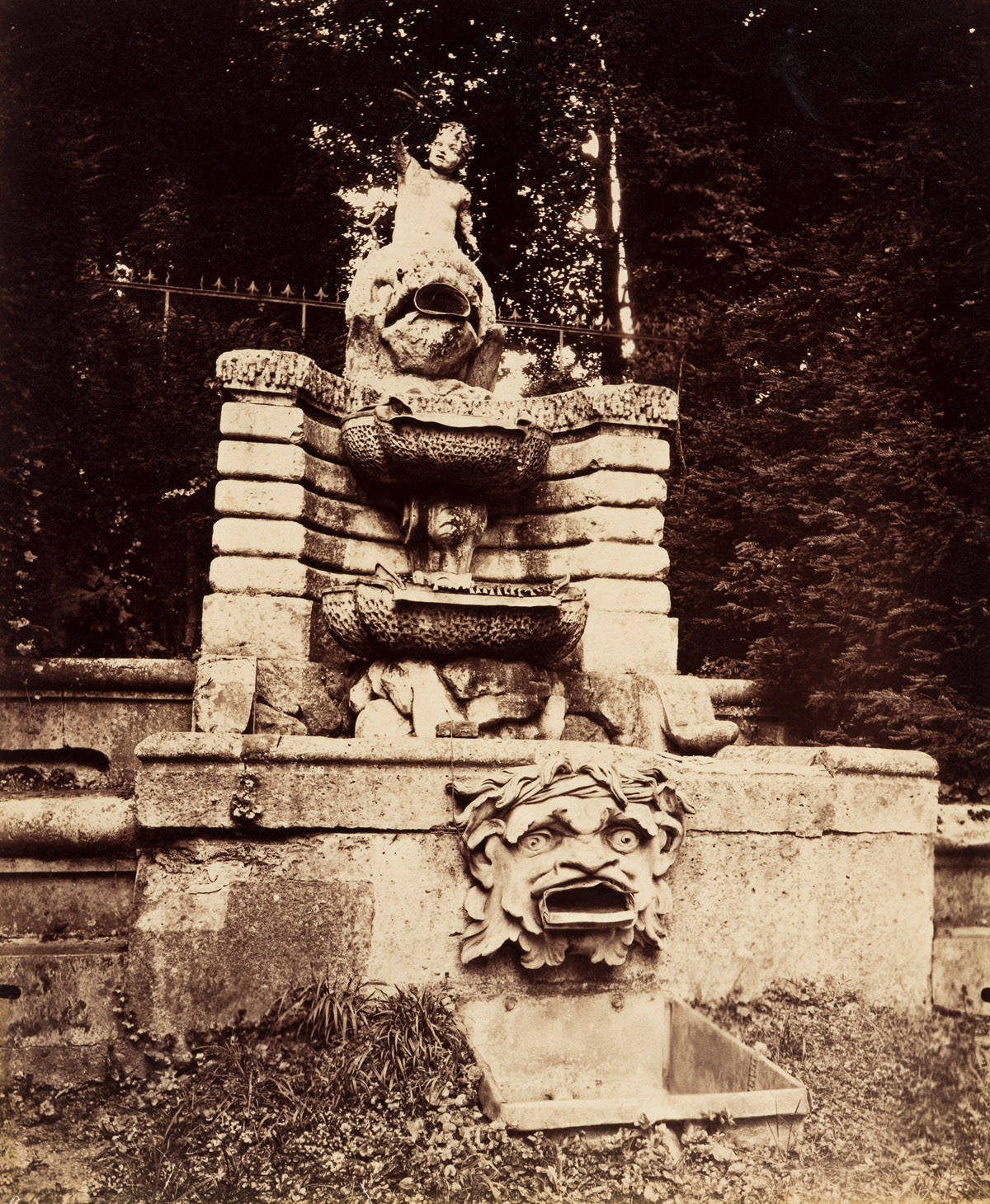 EUGÈNE ATGET (1857-1927) St. Cloud (cascade).